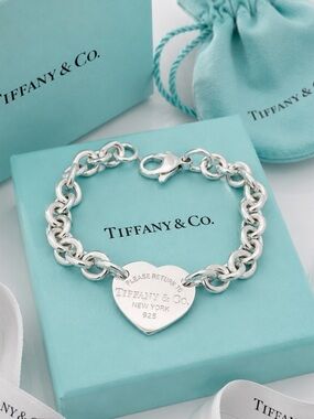 Authentic Tiffany & Co. Return to Tiffany Heart Tag Charm Bracelet Silver 7.75”